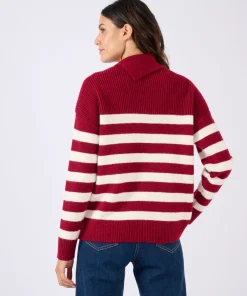 Pull marinière épaule boutonnée.