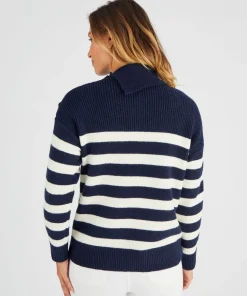Pull marinière épaule boutonnée.
