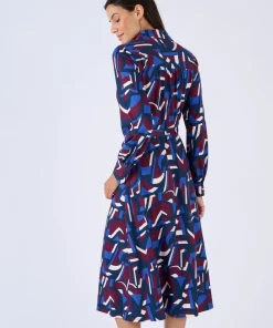 Robe en maille chaude.