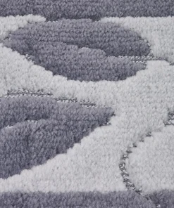 Tapis de bain motif feuilles.